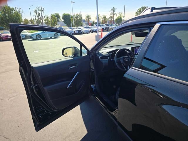 2025 Toyota Corolla Cross XLE