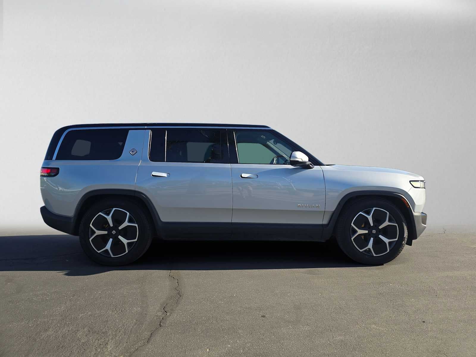 2023 Rivian R1S Adventure