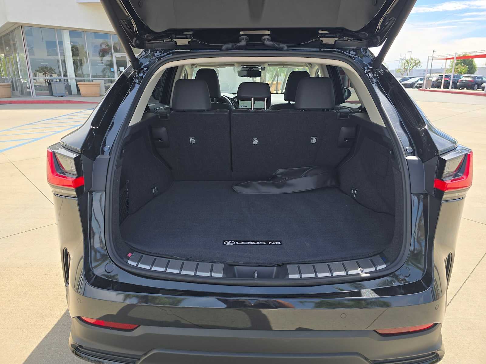 2025 Lexus NX 450h+ Luxury