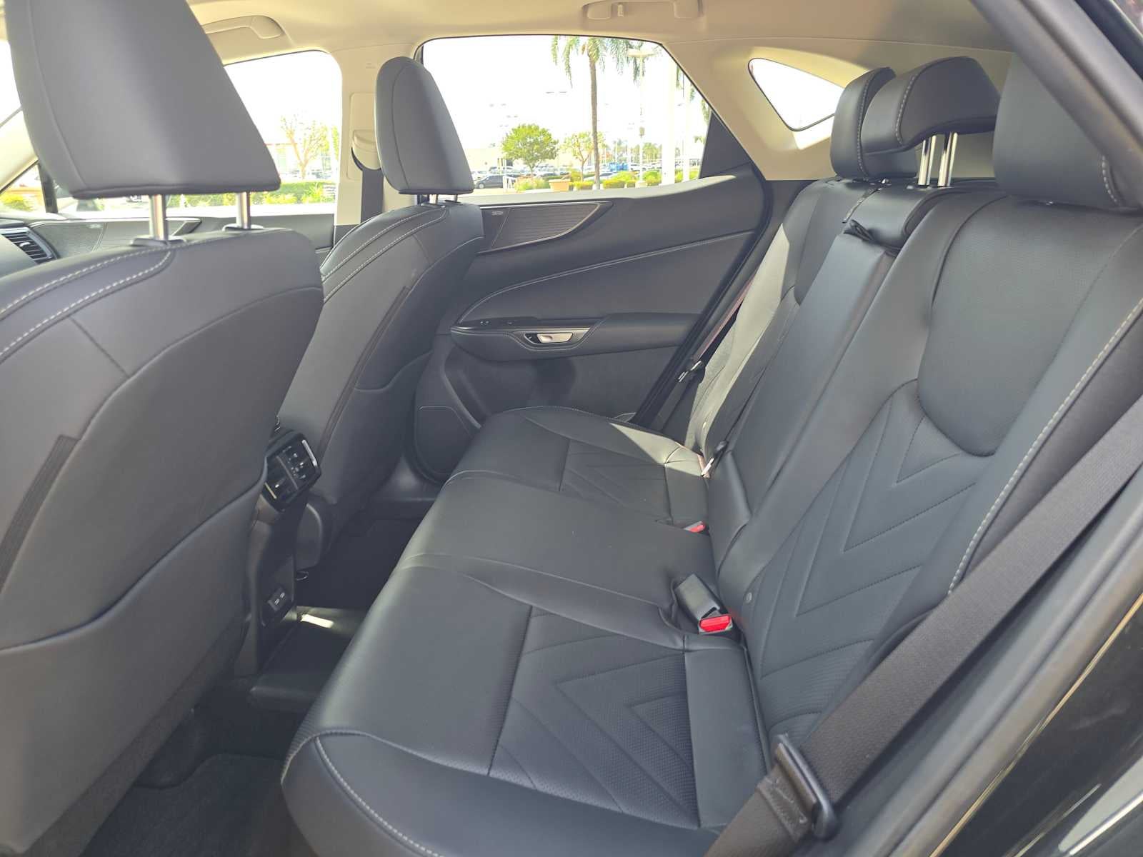 2025 Lexus NX 450h+ Luxury