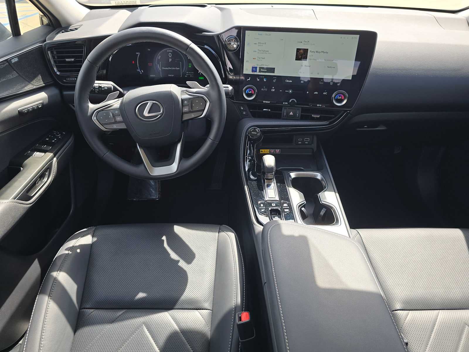 2025 Lexus NX 450h+ Luxury