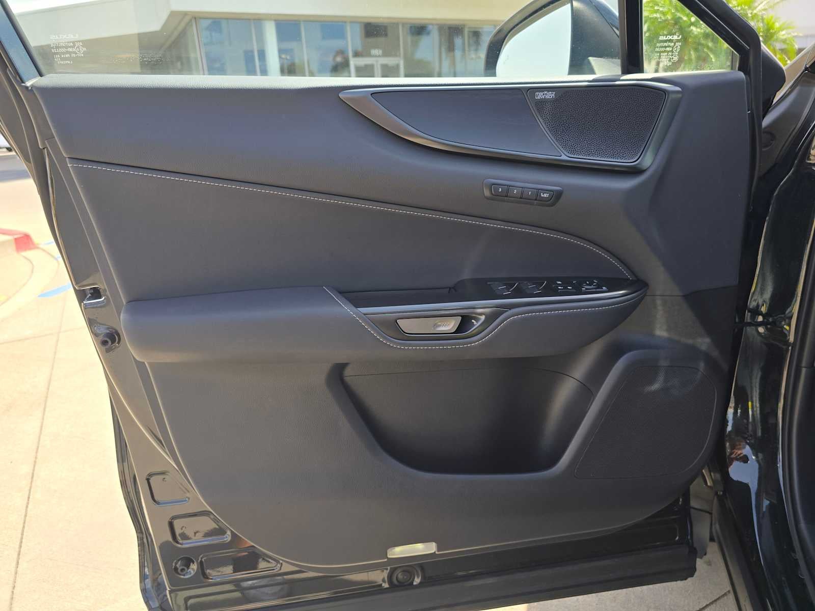 2025 Lexus NX 450h+ Luxury