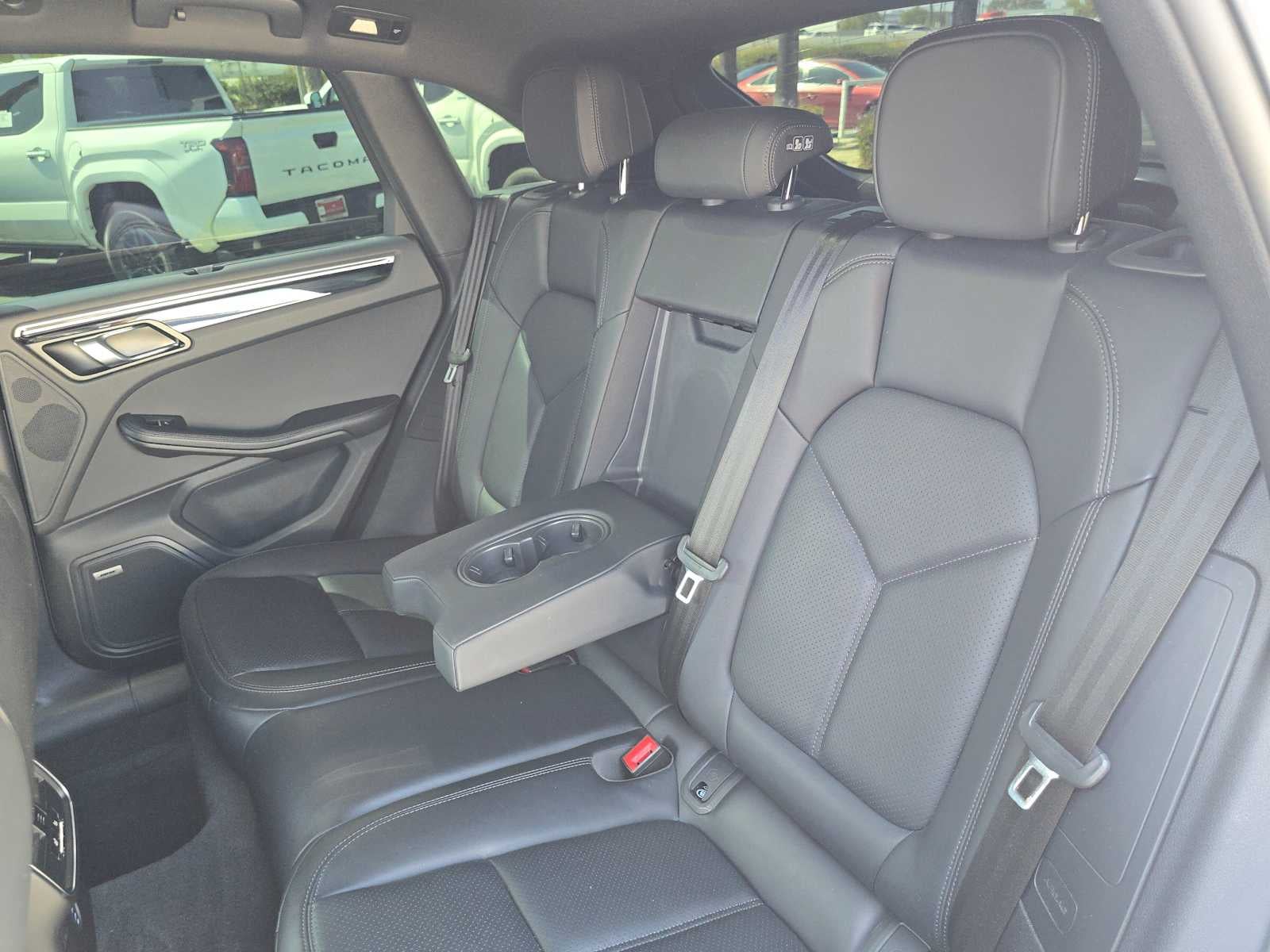 2024 Porsche Macan Base
