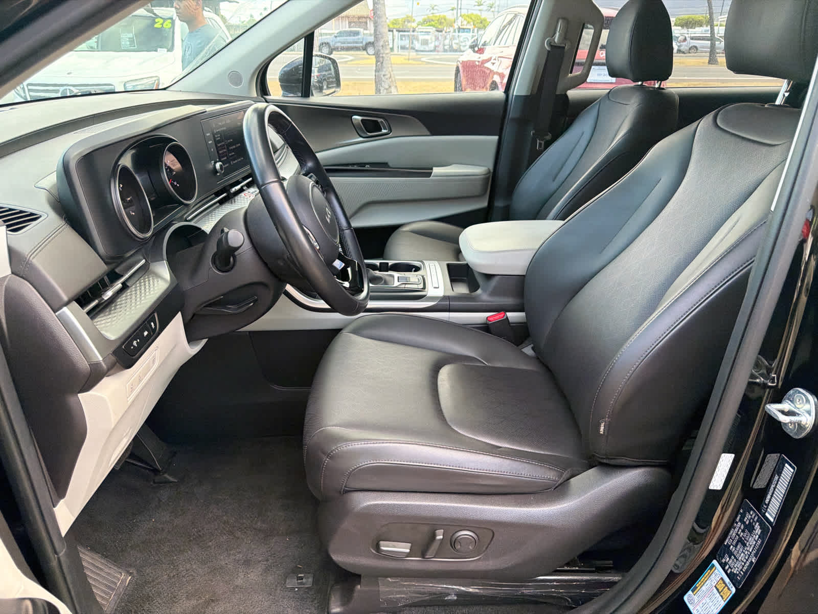 2023 Kia Carnival LX