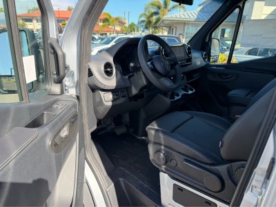 2025 Mercedes-Benz Sprinter Passenger Van 2500 Standard Roof I4 Diesel HO 144 RWD