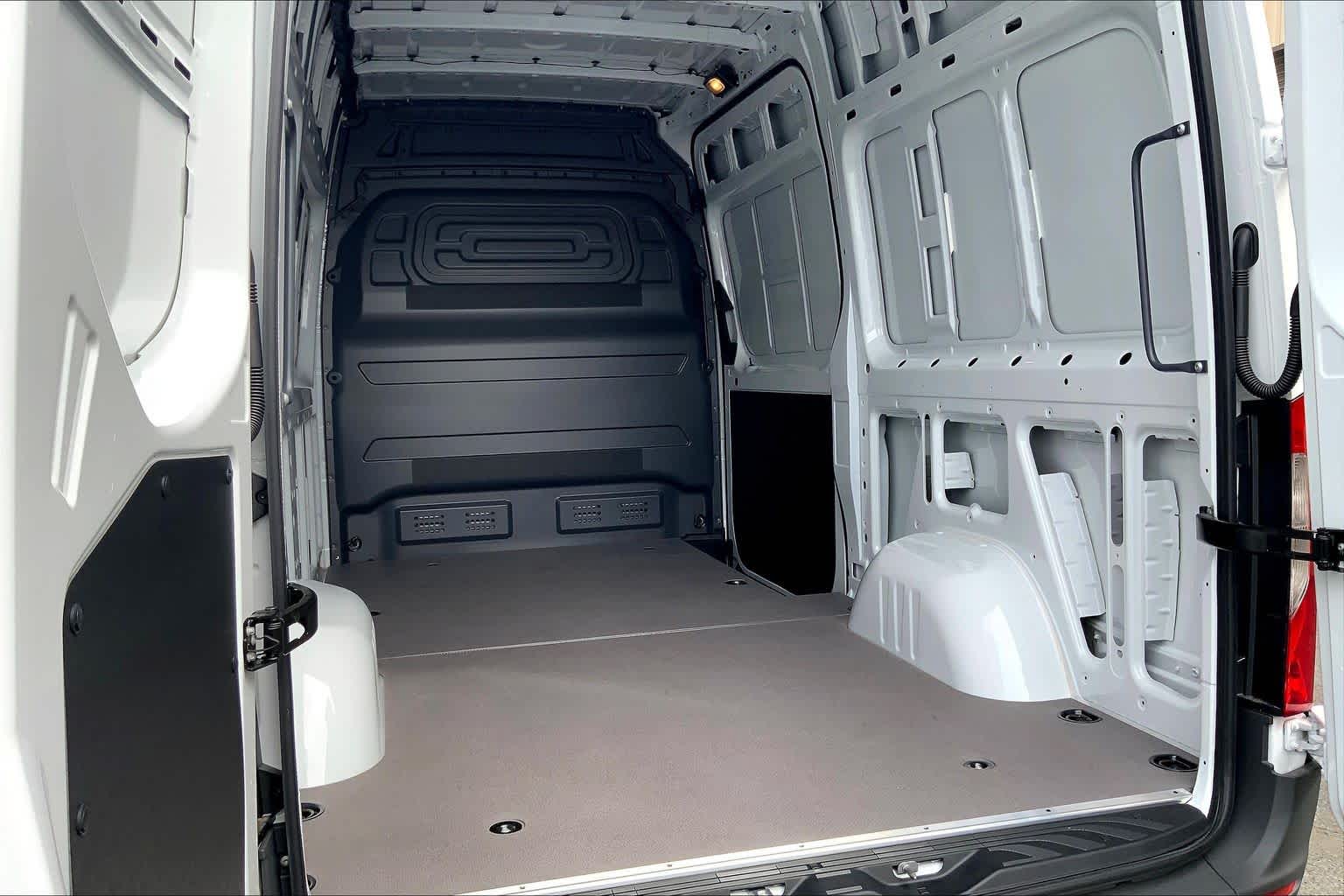2026 Mercedes-Benz Sprinter 2500 High Roof I4 Diesel HO 144" RWD