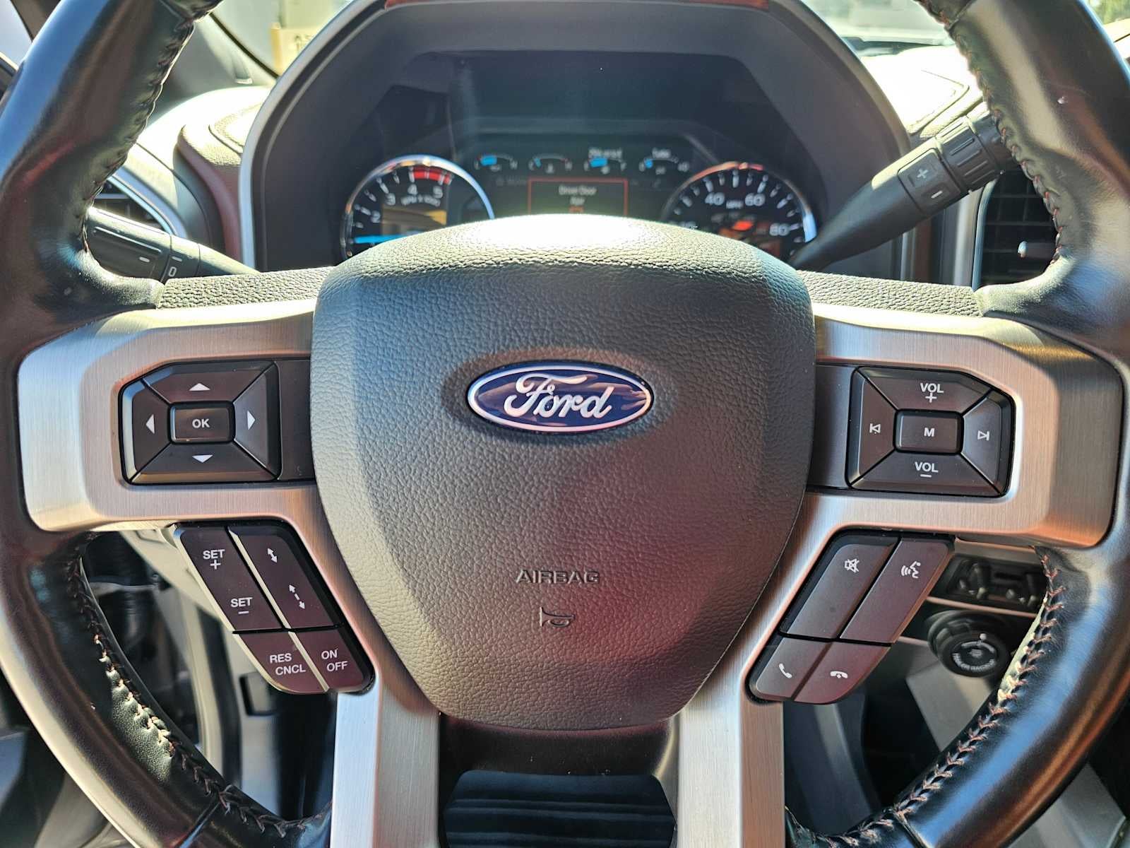 2022 Ford Super Duty F-350 SRW Pickup Platinum