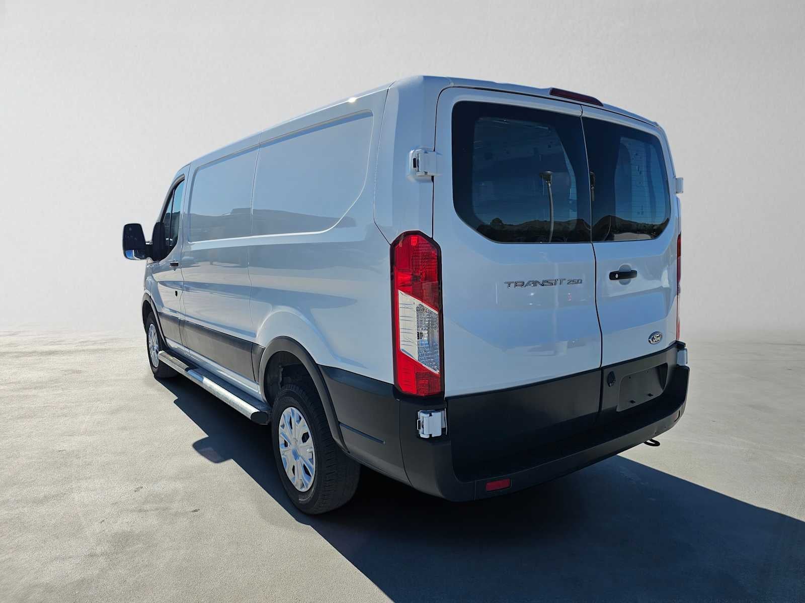 2025 Ford Transit Cargo Van T-250 130" Low Rf 9070 GVWR RWD