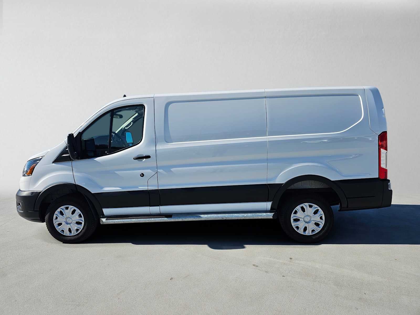 2025 Ford Transit Cargo Van T-250 130" Low Rf 9070 GVWR RWD