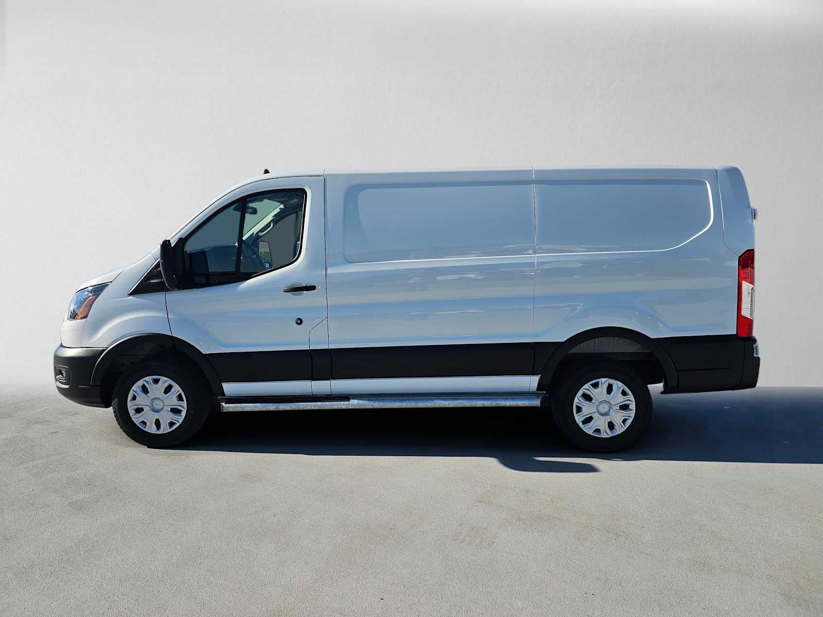 2025 Ford Transit Cargo Van T-250 130" Low Rf 9070 GVWR RWD