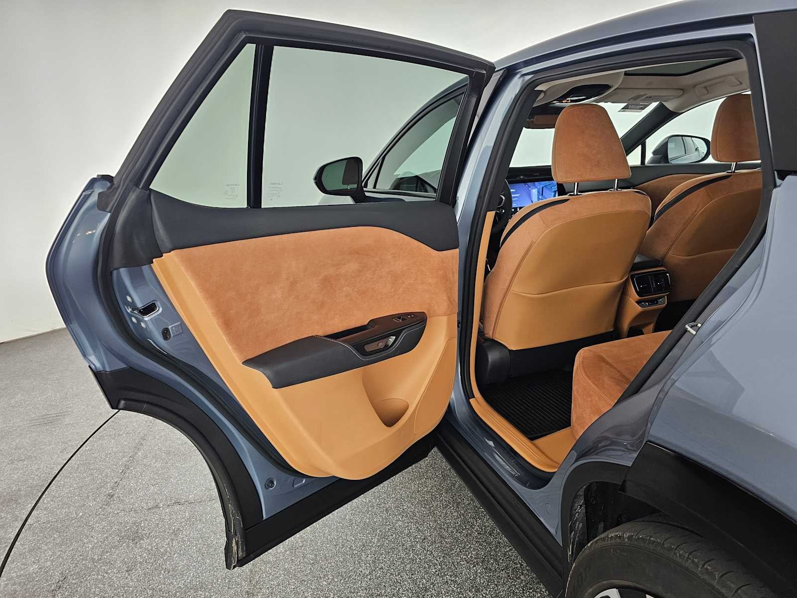 2023 Lexus RZ Luxury