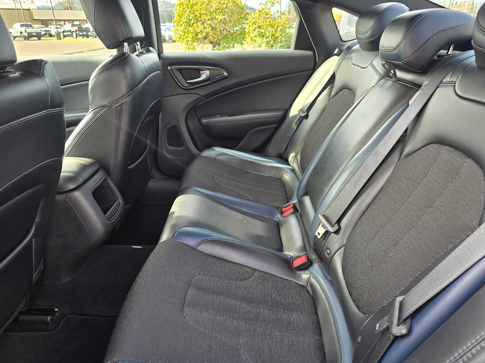 2016 Chrysler 200 S