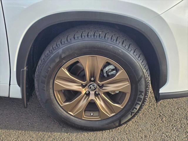 2023 Toyota Highlander Hybrid Bronze Edition