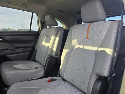 2023 Toyota Highlander Hybrid Bronze Edition