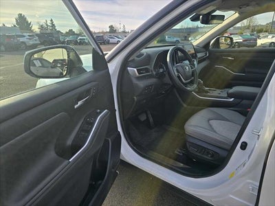 2023 Toyota Highlander Hybrid Bronze Edition