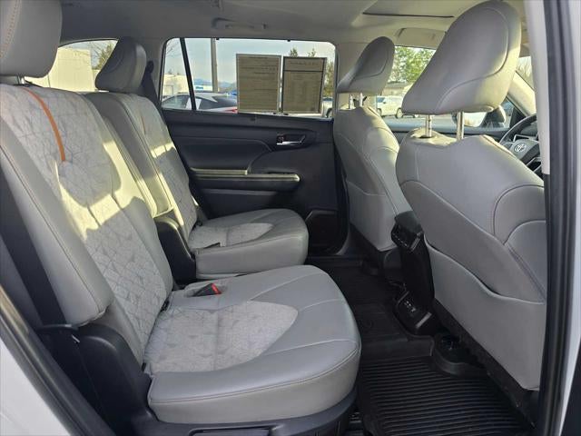 2023 Toyota Highlander Hybrid Bronze Edition