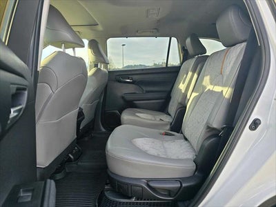 2023 Toyota Highlander Hybrid Bronze Edition