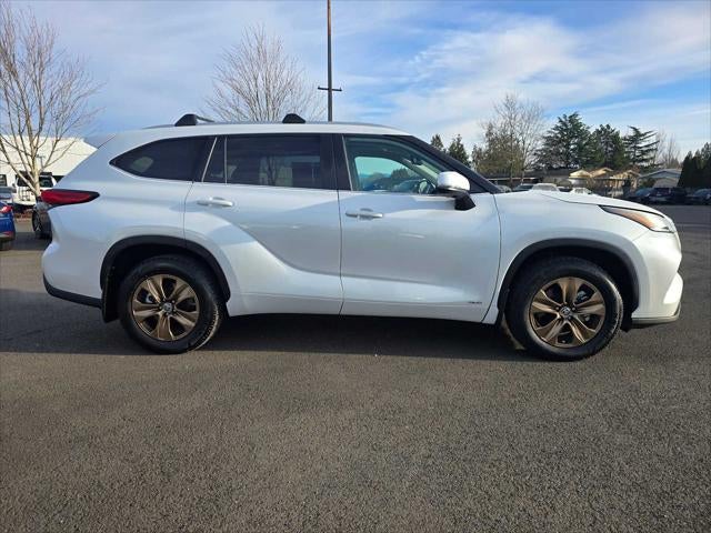 2023 Toyota Highlander Hybrid Bronze Edition