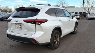 2023 Toyota Highlander Hybrid Bronze Edition