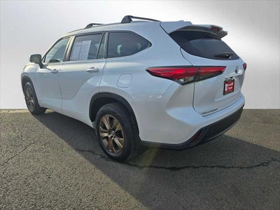 2023 Toyota Highlander Hybrid Bronze Edition