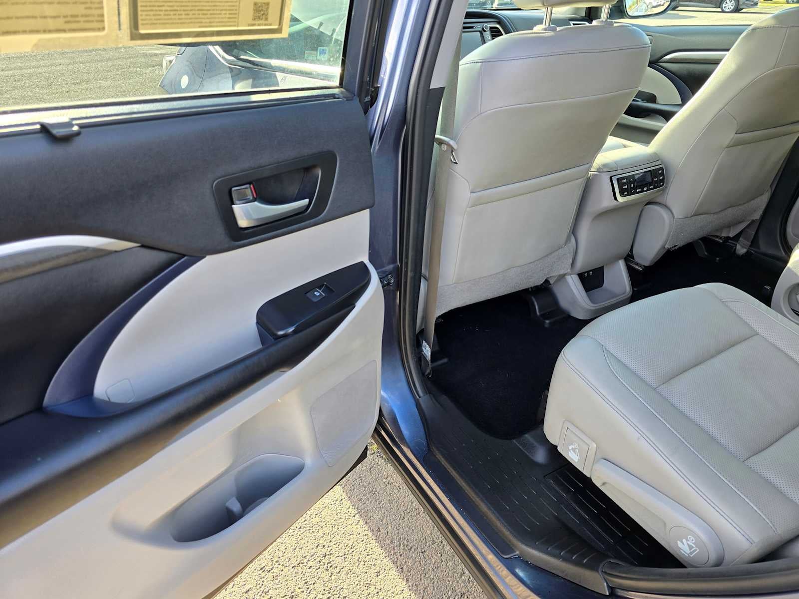 2019 Toyota Highlander Hybrid Limited Platinum