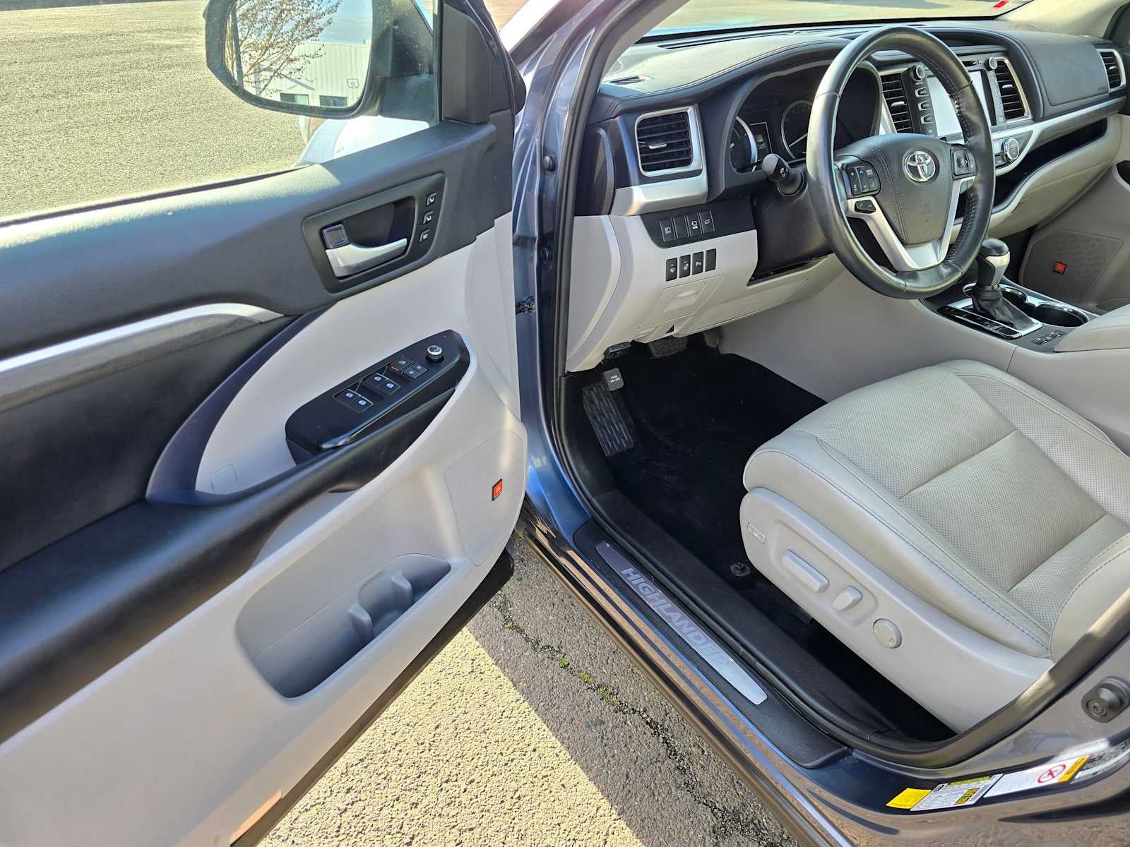 2019 Toyota Highlander Hybrid Limited Platinum