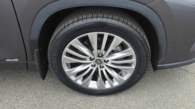 2022 Toyota Highlander Hybrid Platinum