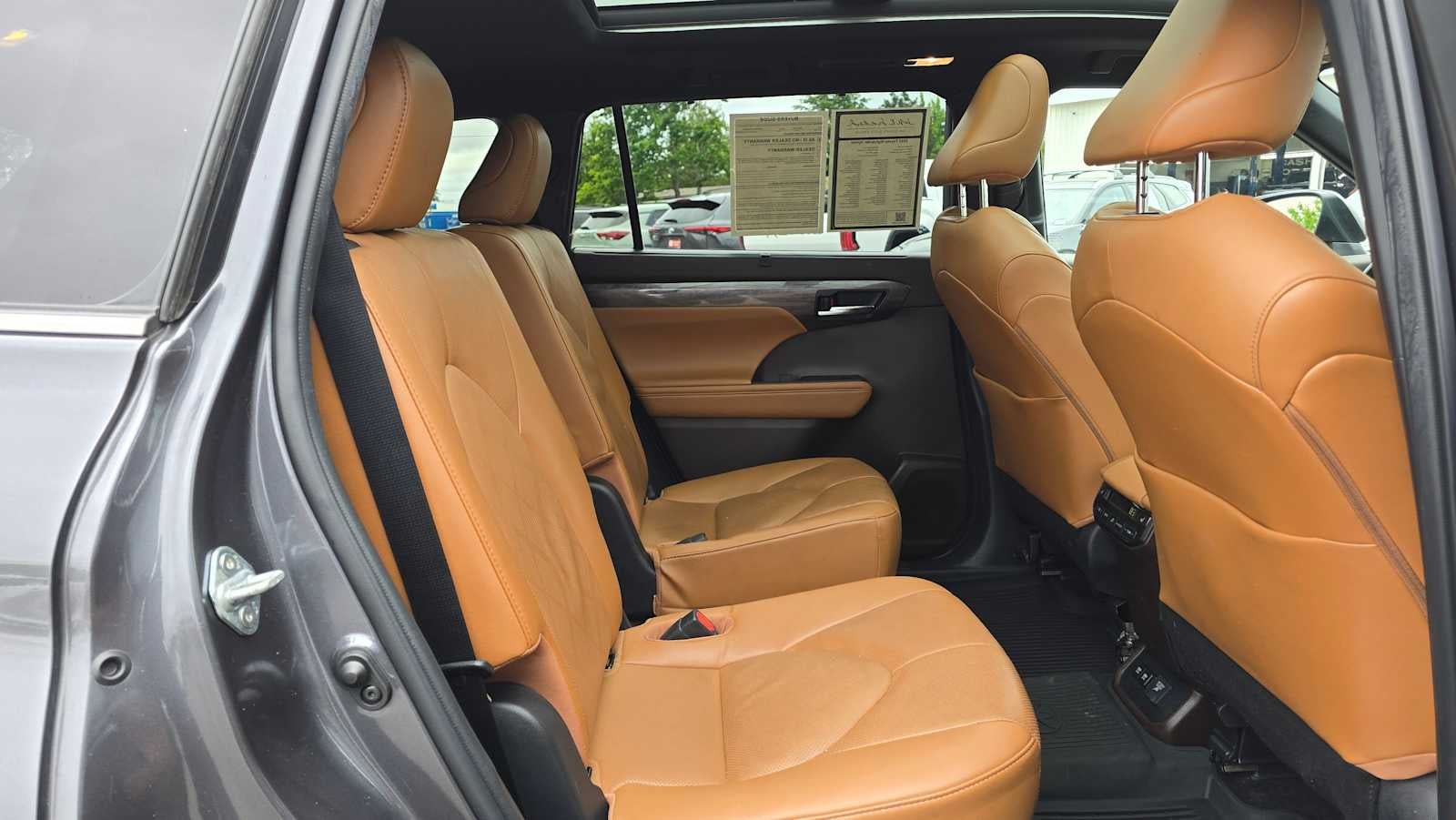 2022 Toyota Highlander Hybrid Platinum