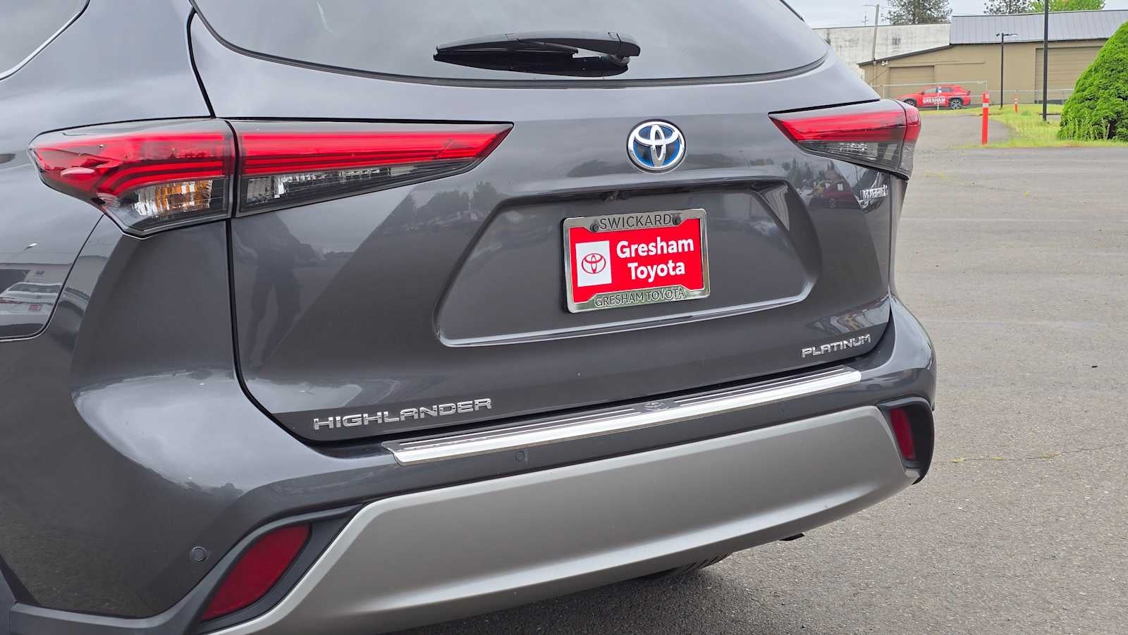 2022 Toyota Highlander Hybrid Platinum