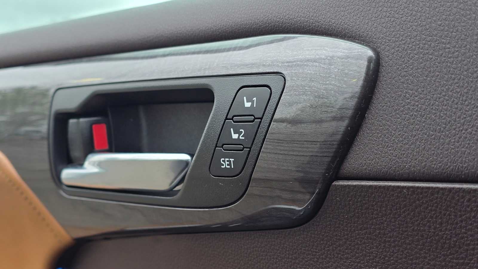 2022 Toyota Highlander Hybrid Platinum