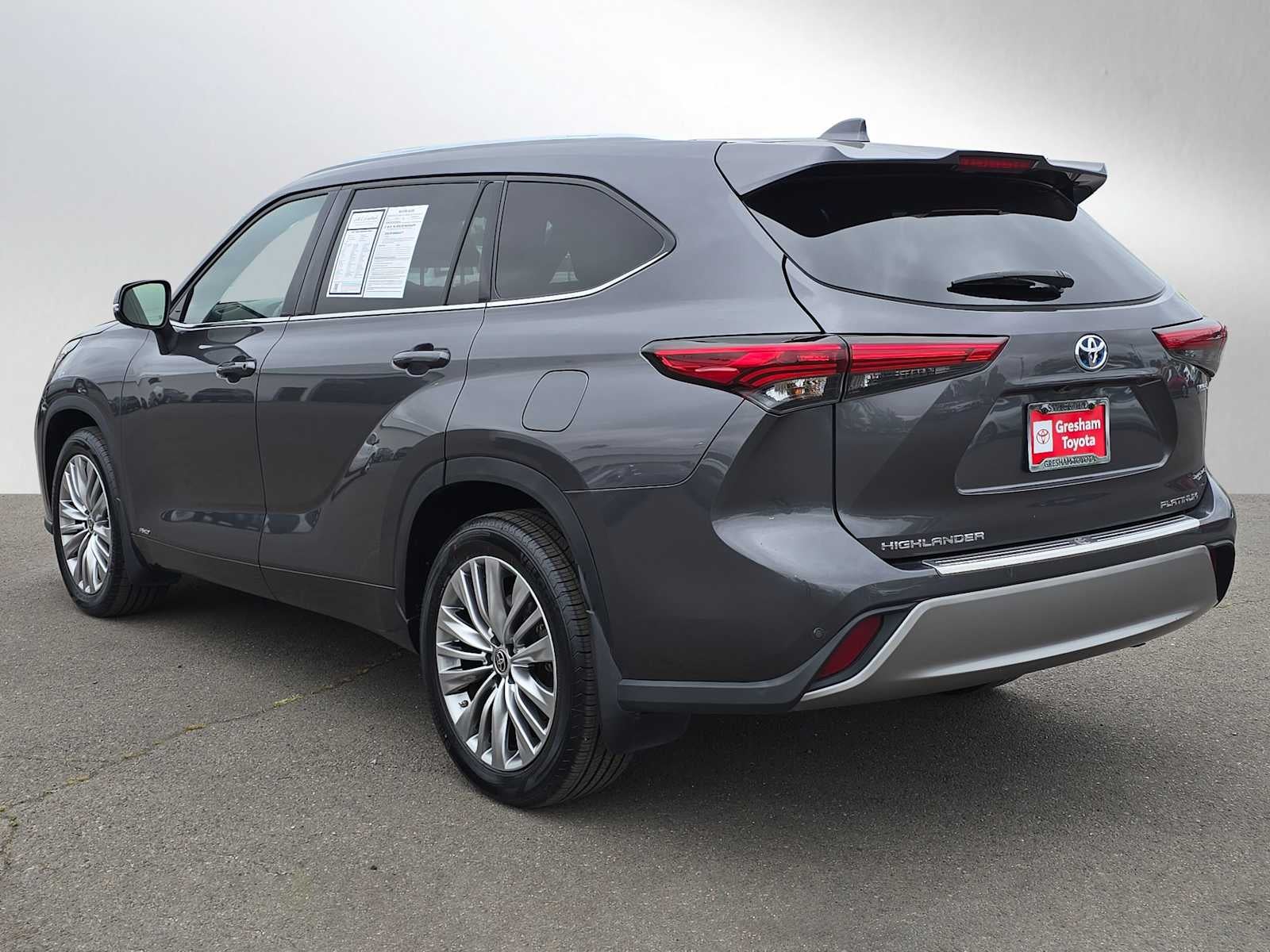 2022 Toyota Highlander Hybrid Platinum