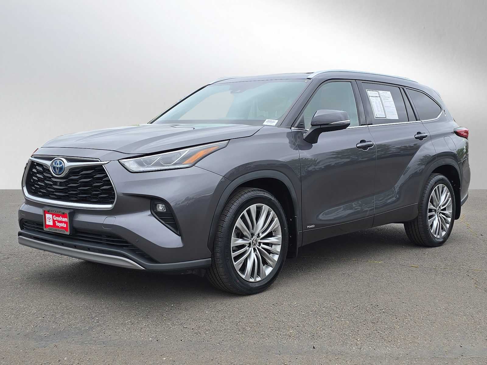 2022 Toyota Highlander Hybrid Platinum