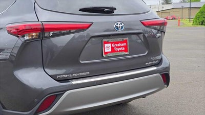 2022 Toyota Highlander Hybrid Platinum