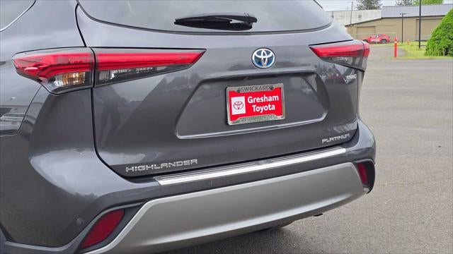 2022 Toyota Highlander Hybrid Platinum