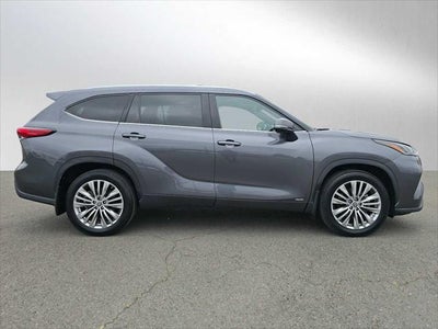 2022 Toyota Highlander Hybrid Platinum