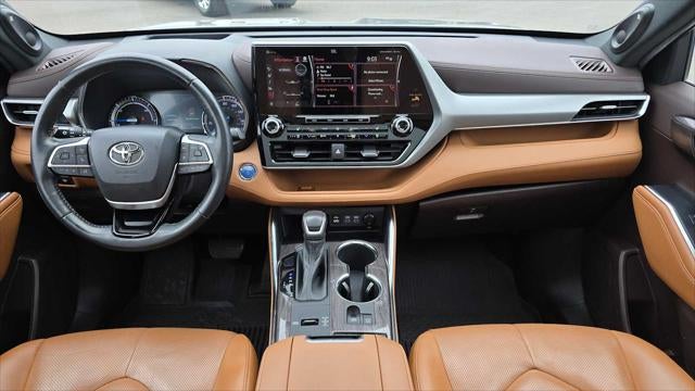 2022 Toyota Highlander Hybrid Platinum