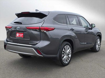 2022 Toyota Highlander Hybrid Platinum