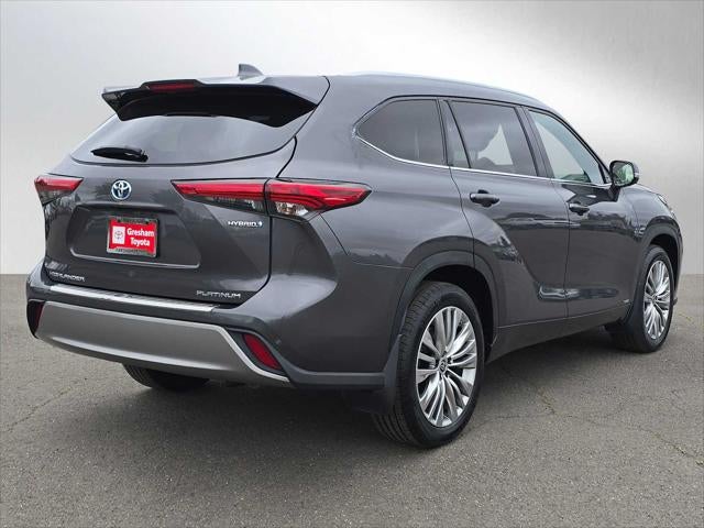 2022 Toyota Highlander Hybrid Platinum