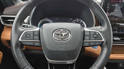 2022 Toyota Highlander Hybrid Platinum