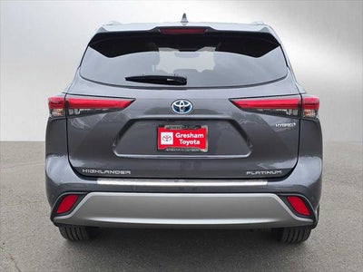 2022 Toyota Highlander Hybrid Platinum