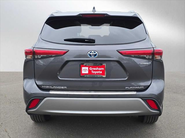 2022 Toyota Highlander Hybrid Platinum