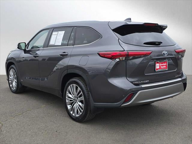 2022 Toyota Highlander Hybrid Platinum