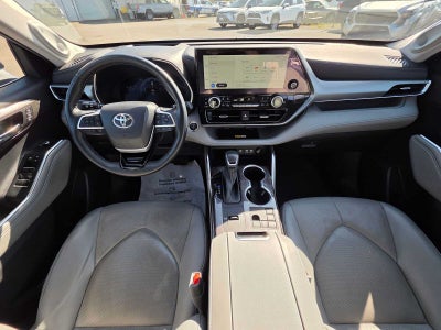 2023 Toyota Highlander Hybrid Platinum