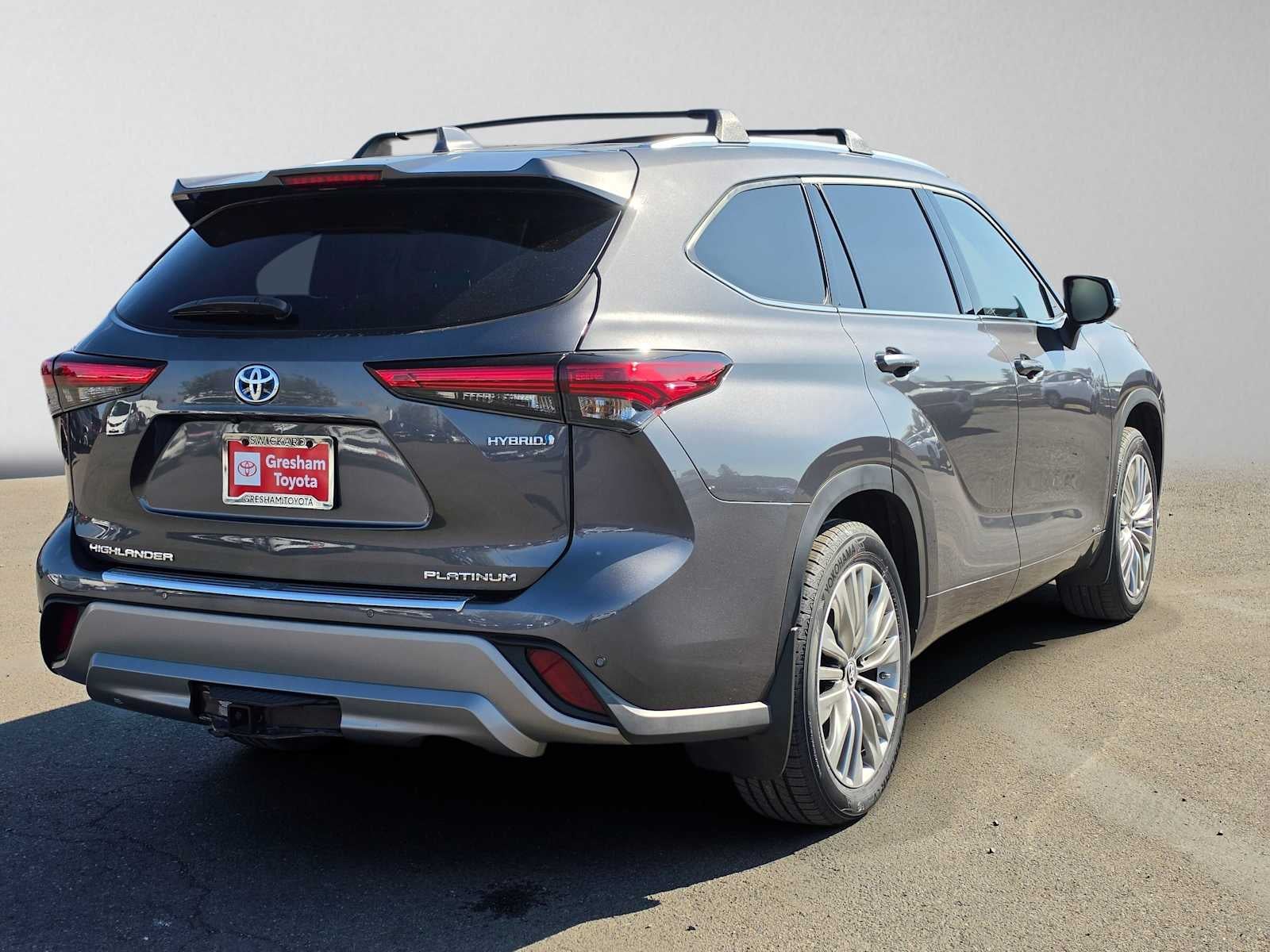 2023 Toyota Highlander Hybrid Platinum