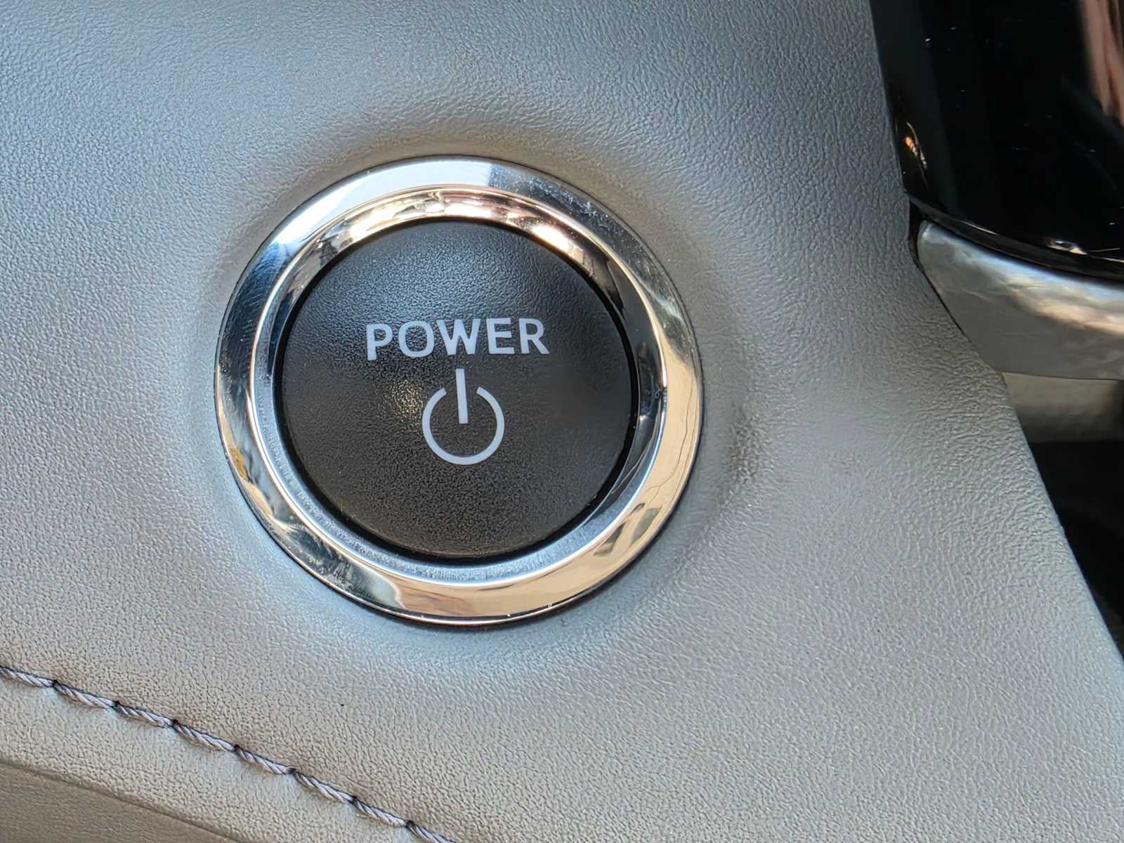 2023 Toyota Highlander Hybrid Platinum