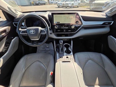 2023 Toyota Highlander Hybrid Platinum