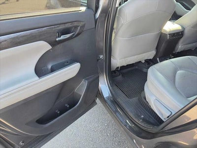 2023 Toyota Highlander Hybrid Platinum