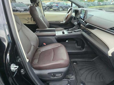 2023 Toyota Sienna Platinum