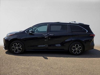 2025 Toyota Sienna Platinum