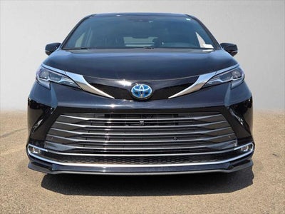 2025 Toyota Sienna Platinum